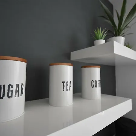 38 George Street * וויטבי