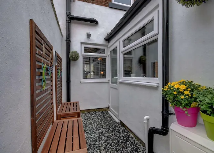 38 George Street * Уитби